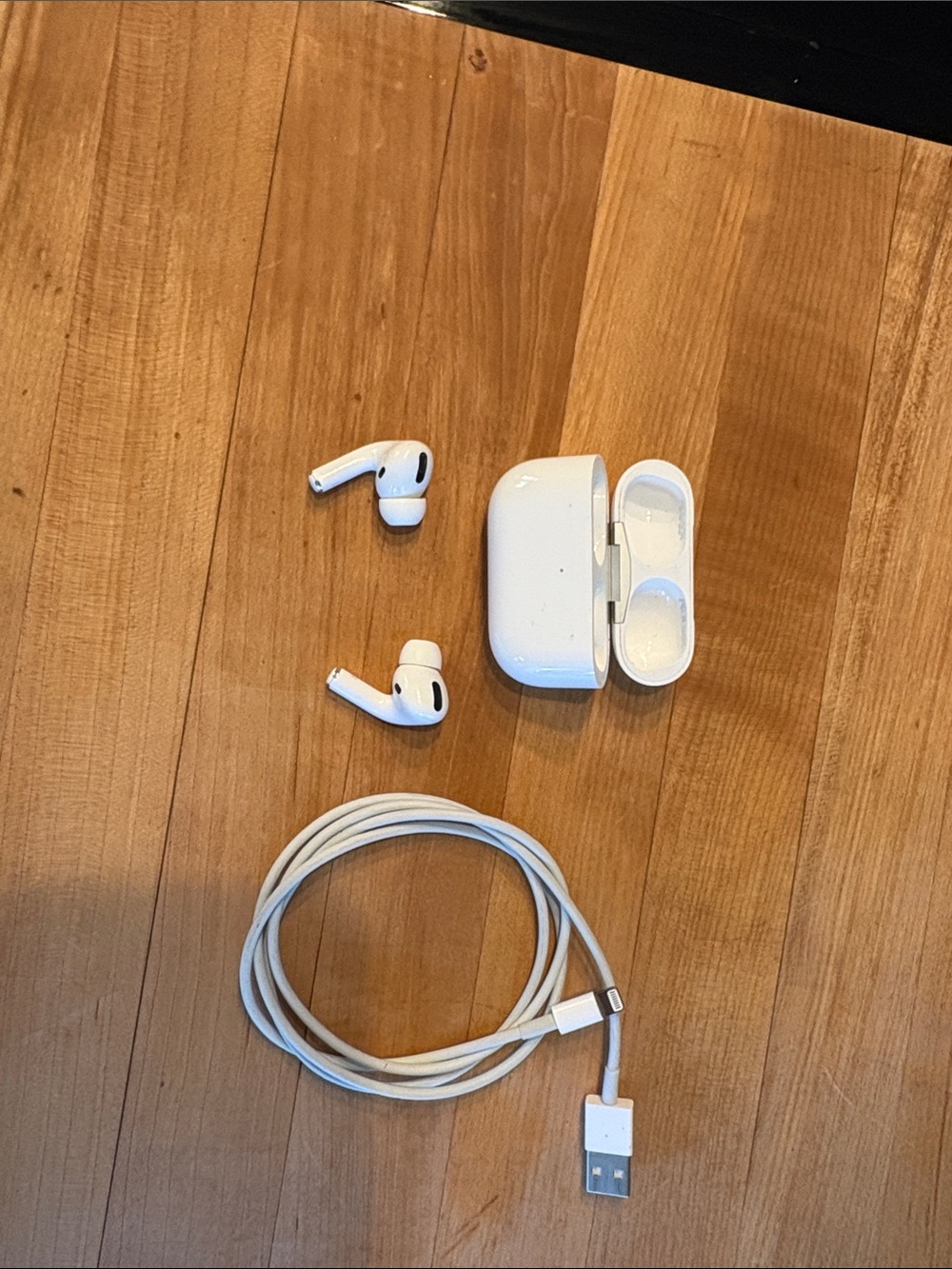 Apple White AirPods Pro with Charging Case and Lightning Cable
